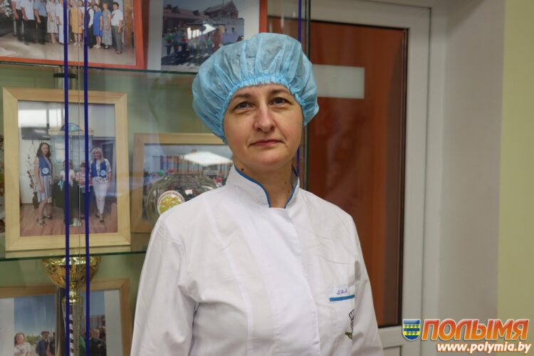 Лаборант Кореличского сырцеха Наталия Лейко четверть века посвятила родному предприятию