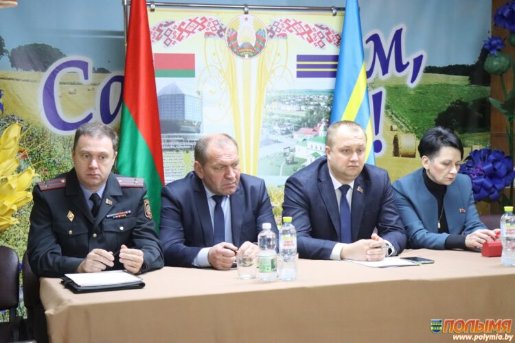 Александр Курило побеседовал с работниками КСУП «Племзавод Кореличи» о профилактике киберпреступлений