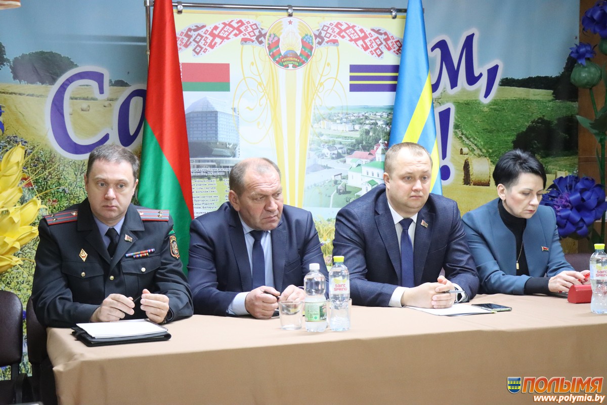 Александр Курило побеседовал с работниками КСУП «Племзавод Кореличи» о профилактике киберпреступлений