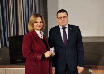 Работники Мирского государственного колледжа пополнили ряды партии «Белая Русь»