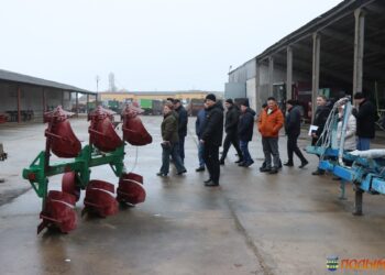 Выездной семинар-совещание по постановке техники на зимнее хранение и благоустройству машинных дворов состоялся на Кореличчине