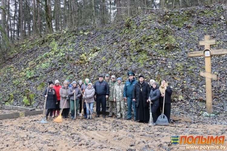 Продолжается благоустройство родника в Загорье