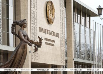 Александр Лукашенко собрал совещание по одному из ключевых предвыборных обещаний полешукам