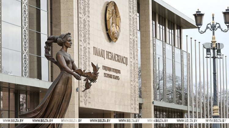 Александр Лукашенко собрал совещание по одному из ключевых предвыборных обещаний полешукам