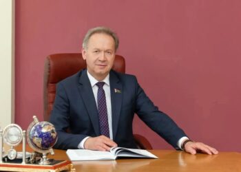 Александр Лукашенко встретился с Мин Аун Хлайном в Президентском дворце в Нейпьидо