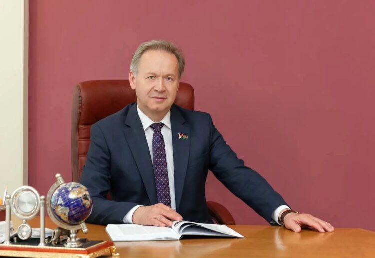 Александр Лукашенко встретился с Мин Аун Хлайном в Президентском дворце в Нейпьидо