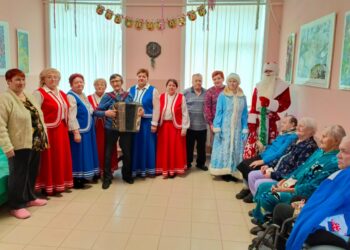 «Серебряные» волонтёры ЦСОН Кореличского района совместно с  РО ОО «БРСМ» от всей души поздравили проживающих в Лукской больнице сестринского ухода