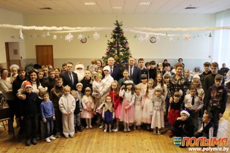 Подарили сказку и веру в чудо. Благотворительная новогодняя елка состоялась в Кореличах