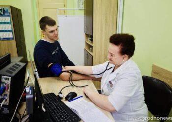 В гродненских поликлиниках полностью откажутся от бумажных медкарт с 2026 года