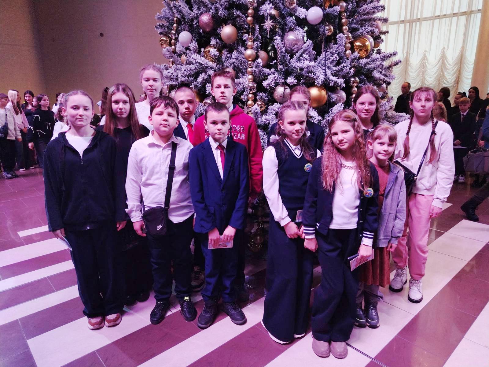 Юные кореличчане побывали на благотворительных ёлках с участием Президента и губернатора