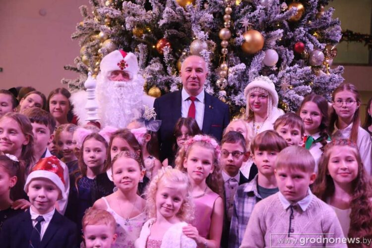 Порядка 800 ребят собрал областной благотворительный праздник в Гродно
