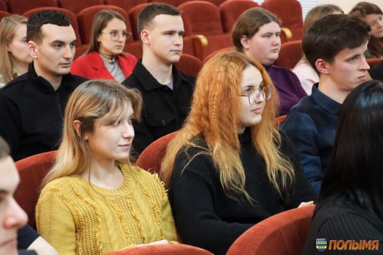 Глава Кореличского района Александр Курило встретился с молодыми специалистами района