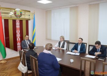 Прием граждан по личным вопросам провел председатель Кореличского райисполкома Александр Курило