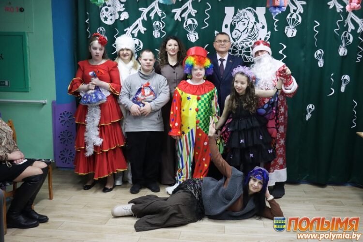 Акция «Наши дети» продолжает дарить тепло и заботу детям Кореличчины