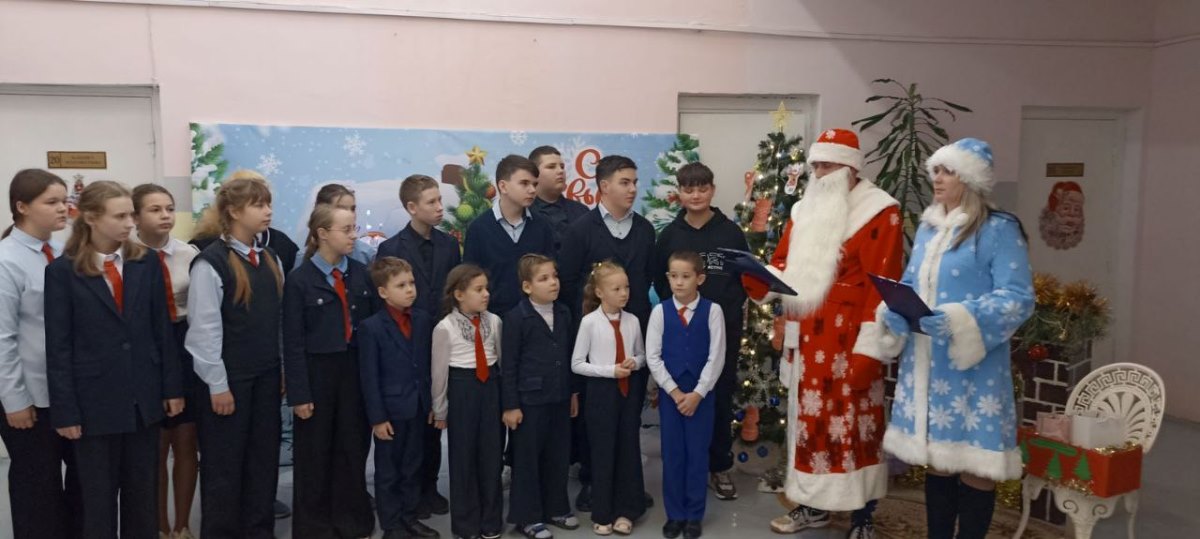 В Красненской средней школе стартовали новогодние благотворительные акции
