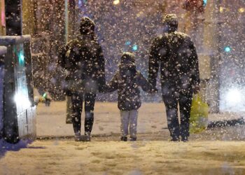 Основные факторы опасности на зимней дороге для детей напомнили в ГАИ