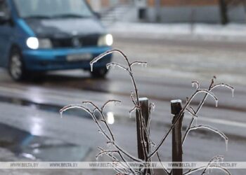 Спасатели напомнили о факторах опасности при гололедице