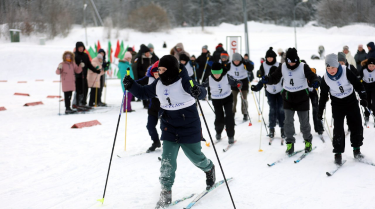 Соревнования, тренировки, активный отдых. Как в снежную зиму работает спортивно-биатлонный комплекс «Селец»