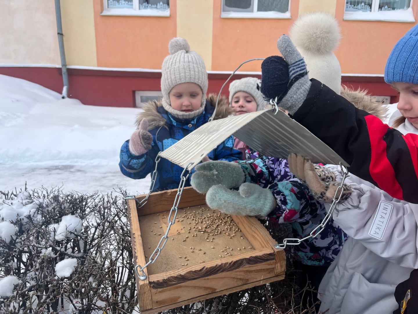 Детский сад №1 г.п. Кореличи присоединился к акции «Покормим птиц зимой»