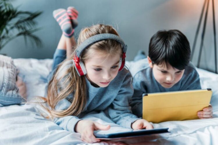 Белорусские родители теперь должны оберегать детей в интернете