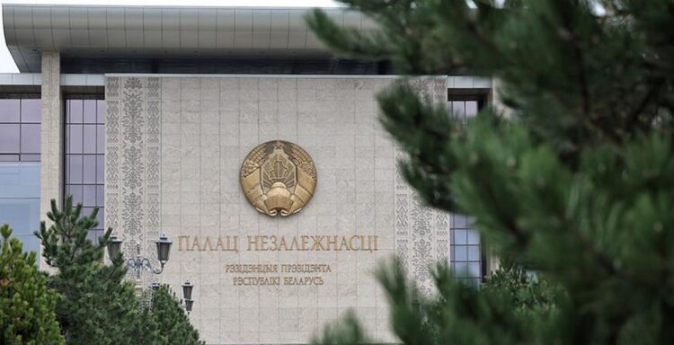 Александр Лукашенко подписал указ о криптобанках и токенах