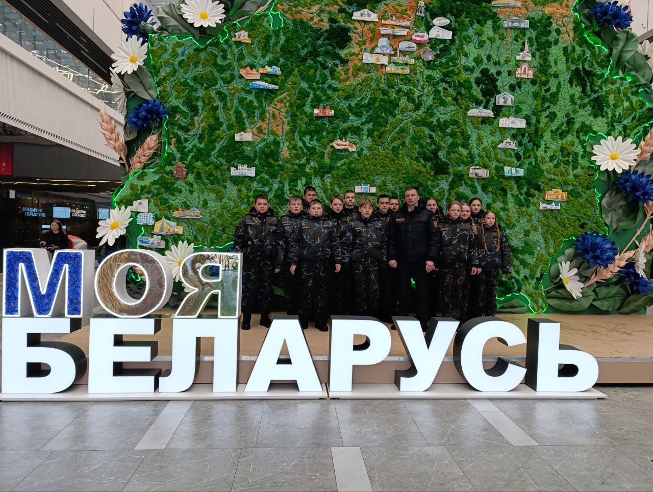 Воспитанники военно-патриотического клуба «Правнуки Победы» из Кореличей посетили выставку «Моя Беларусь»