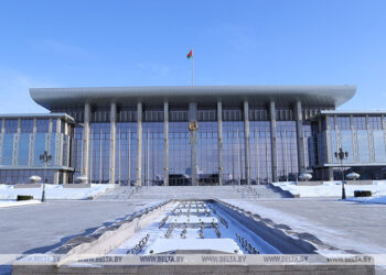 Теперь официально. Александр Лукашенко подписал указ №1 об объявлении Года белорусской женщины