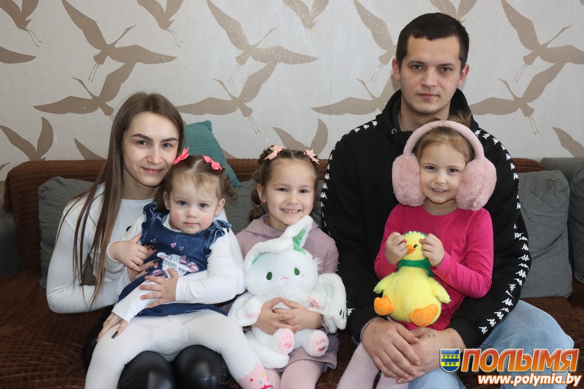 Почему загородная жизнь все чаще прельщает не только старшее поколение, но и молодежь, узнали на примере агрогородков Луки и Цирин