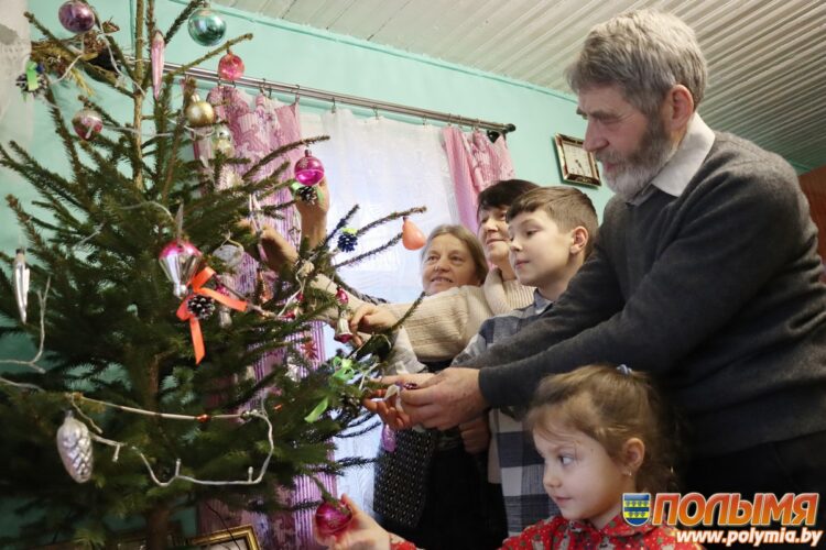 Сям’я Гіз з вёскі Баранавічы расказала аб традыцыях святкавання Нараджэння Хрыстова