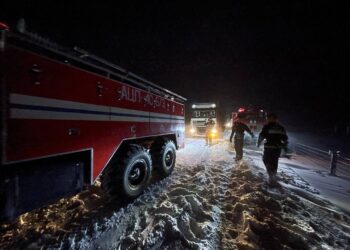 Сотрудники Кореличского РОЧС оказывают помощь в буксировке транспортных средств