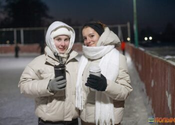 Атмосфера на вечернем катке в Кореличах