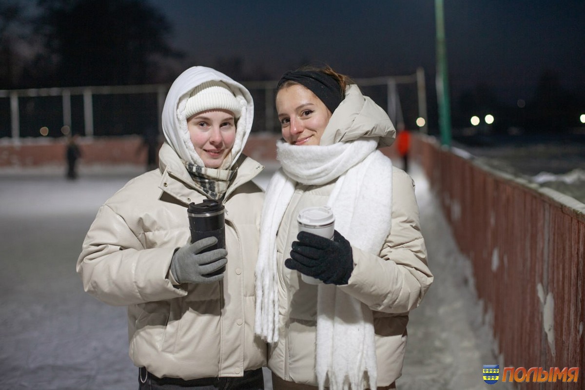 Атмосфера на вечернем катке в Кореличах