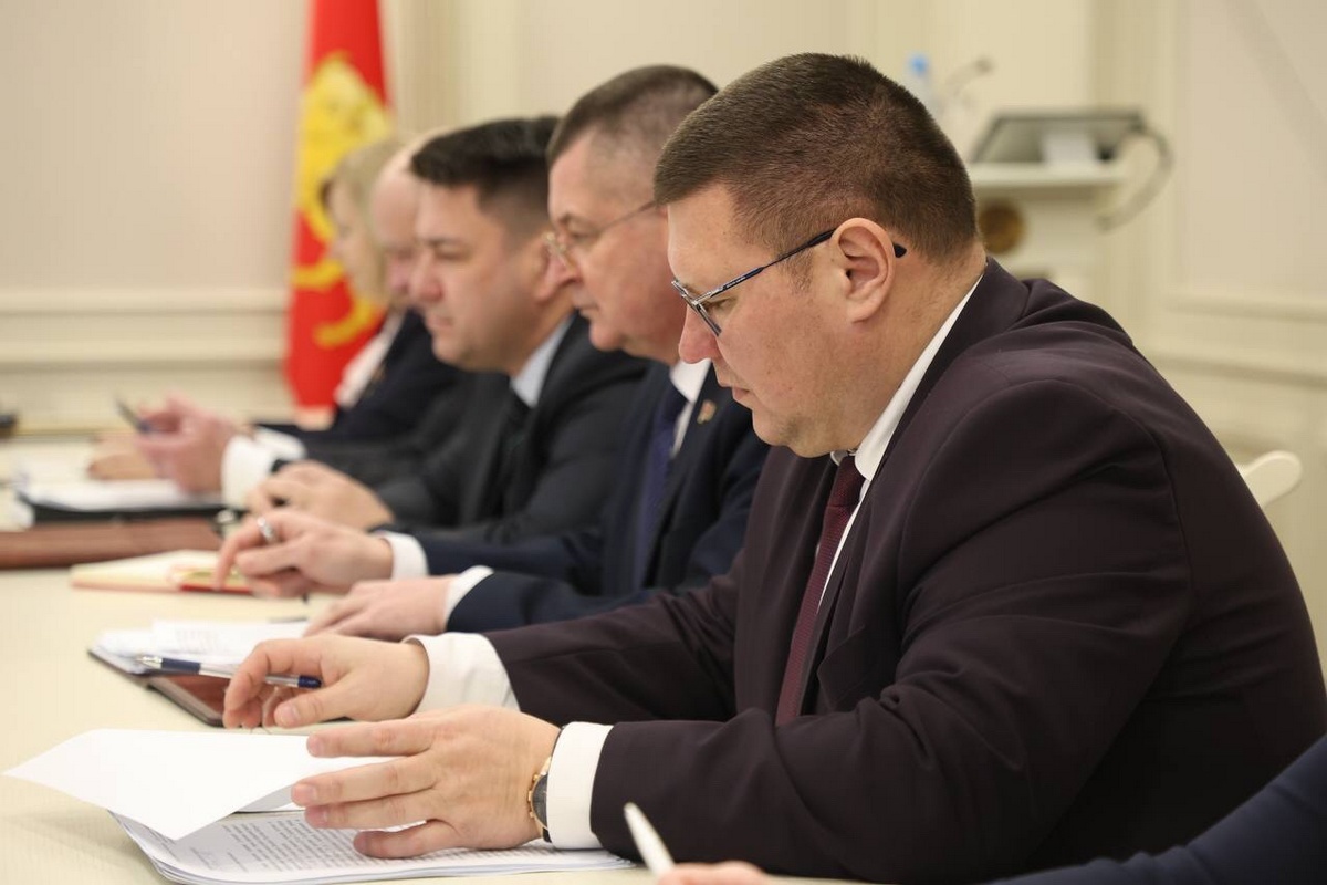 Член Совета Республики Павел Ошурик принял участие в заседании Гродненского облисполкома