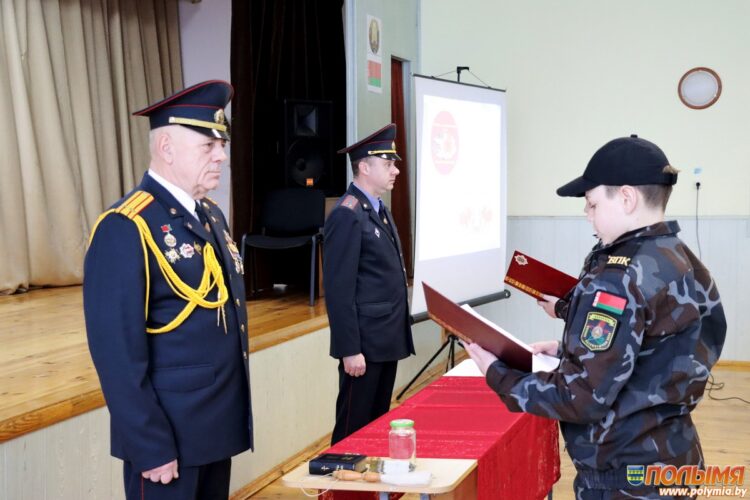 В Кореличах воспитанники военно-патриотического клуба «Правнуки Победы» приняли присягу