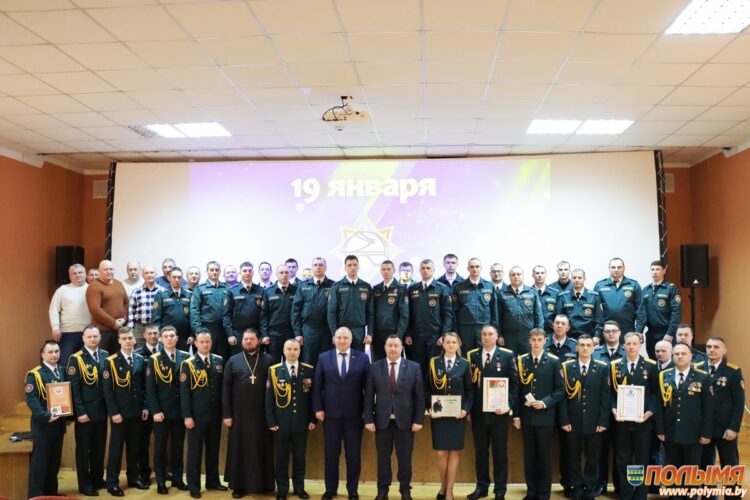 В Кореличах поздравили с профессиональным праздником сотрудников РОЧС