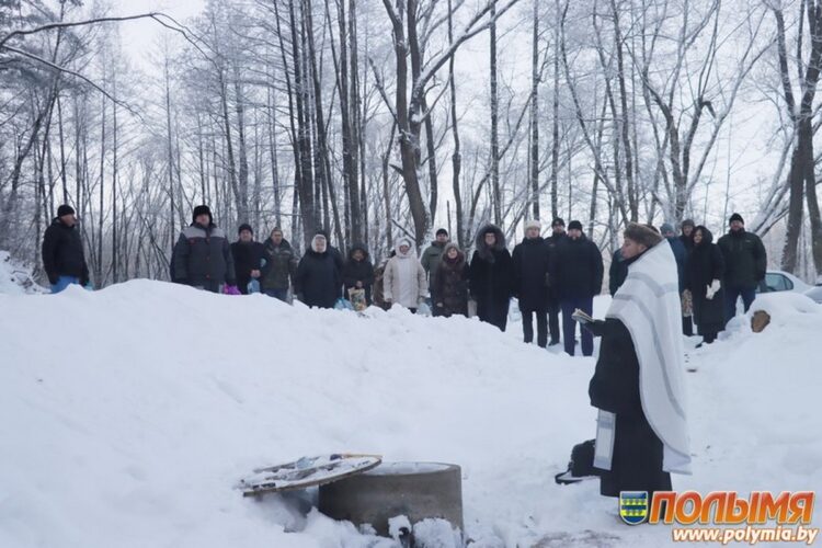 В деревне Загорье Кореличского района состоялось освящение воды на святом источнике в честь иконы «Всецарица»