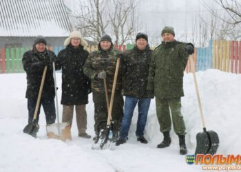 Кореличчане объединились в борьбе со снегом