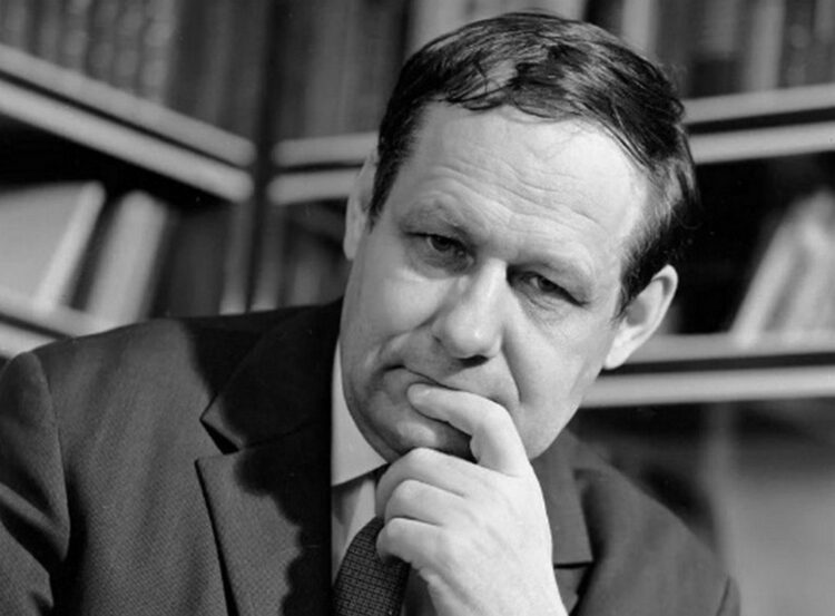 Іван Паўлавіч Мележ – знакавая постаць ў беларускай літаратуры. 8 лютага адзначаецца 105 год з дня яго нараджэння