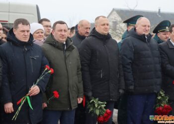 В Кореличах прошел торжественный митинг, посвященный Дню защитников Отечества и Вооруженных Сил