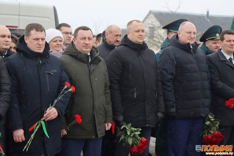 В Кореличах прошел торжественный митинг, посвященный Дню защитников Отечества и Вооруженных Сил