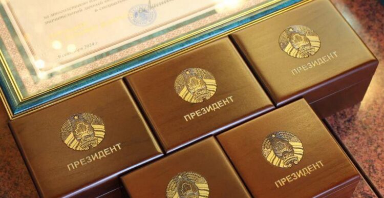 Государственных наград удостоены 32 представителя различных сфер деятельности