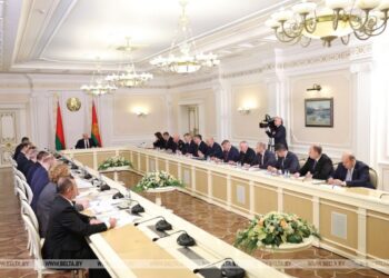 Александр Лукашенко о перспективах Витебской области: «Нужен пошаговый антикризисный план»