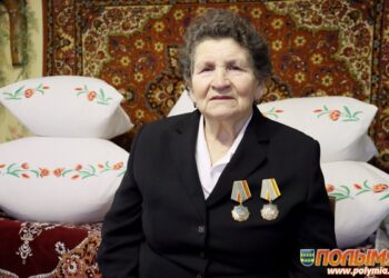 Награжденная орденами Трудовой Славы Нина Лабоцкая из деревни Велетово отпраздновала свое 80-летие