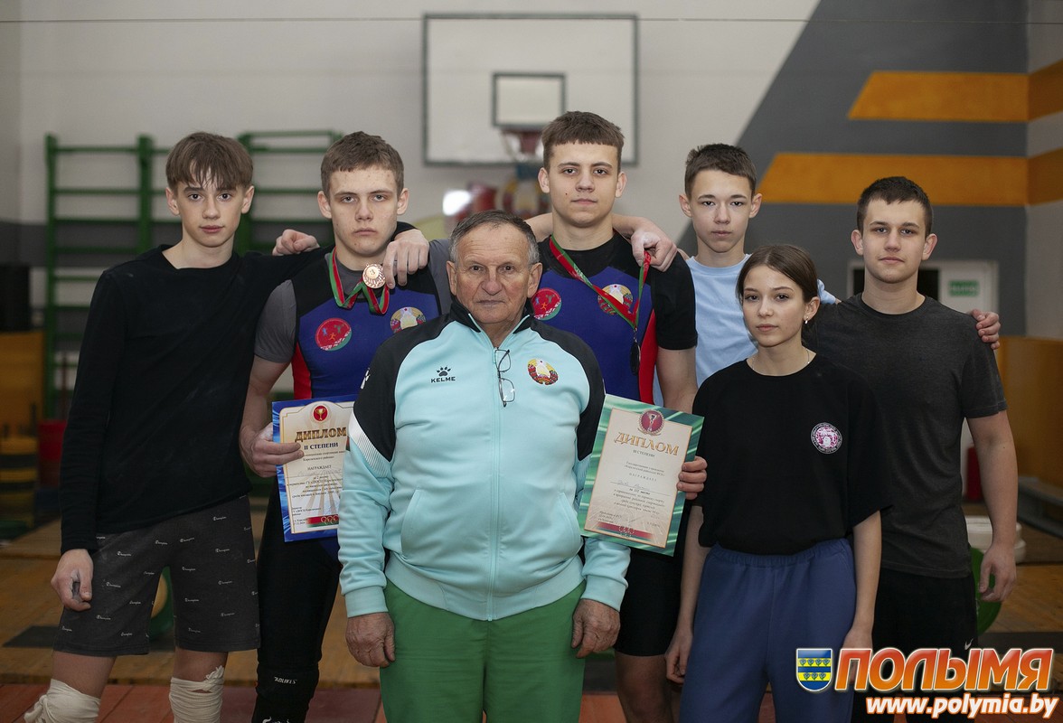 Кореличские тяжелоатлеты взяли бронзу областных соревнований