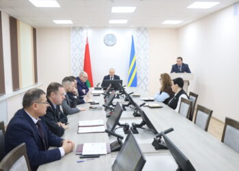 На планерке у председателя райисполкома: подготовка техники к весне и легализация земельных участков