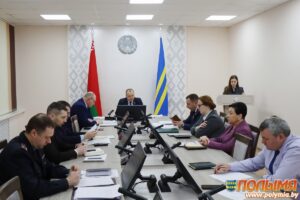 На планерке у председателя райисполкома: как отказаться от ненужного дома и насколько загружены медработники на селе