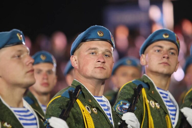 Достойно служит в десантных войсках наш земляк Дмитрий Каратай