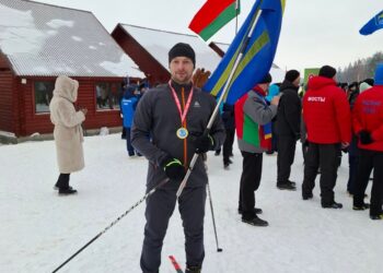 Заместитель председателя Кореличского райисполкома Дмитрий Манило одержал победу в областных соревнованиях по лыжным гонкам