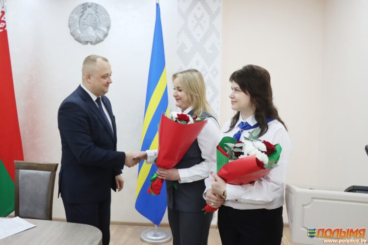 В службе «одно окно» Кореличского райисполкома начали работу новые сотрудники