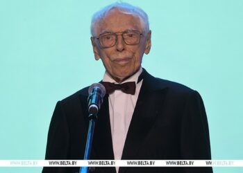 Лукашенко поздравил народного артиста России Александра Зацепина с 100-летием